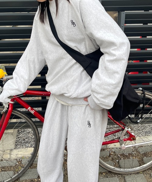 BROKEN BASE（ブロークンベース）の「ワンポイント刺繍クルーネック