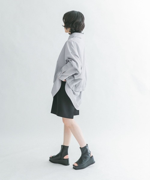 KBF(ケイビーエフ)の「BACKレイヤードシャツ(シャツ/ブラウス・レディース・ホワイト/ネイビー/ブルー・ONE)」の6枚目の写真