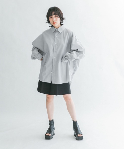 KBF(ケイビーエフ)の「BACKレイヤードシャツ(シャツ/ブラウス・レディース・ホワイト/ネイビー/ブルー・ONE)」の21枚目の写真