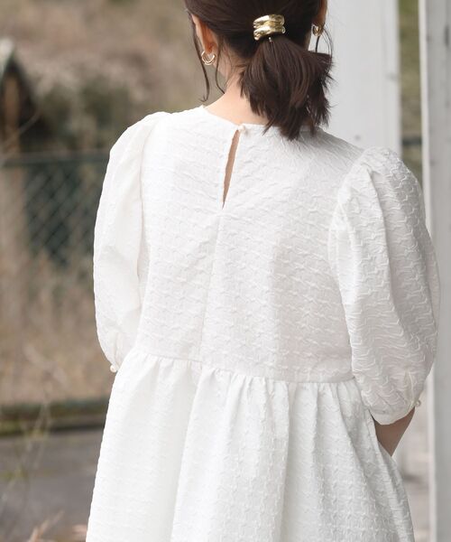 rps（アールピーエス）の「エンボスペプラムブラウス（シャツ/ブラウス・レディース・アイボリー/ブラック・フリー）」の19枚目の写真