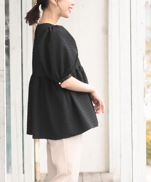 rps（アールピーエス）の「エンボスペプラムブラウス（シャツ/ブラウス・レディース・アイボリー/ブラック・フリー）」の6枚目の写真