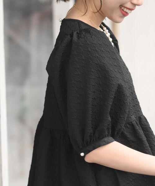 rps（アールピーエス）の「エンボスペプラムブラウス（シャツ/ブラウス・レディース・アイボリー/ブラック・フリー）」の4枚目の写真