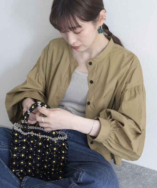 fredy emue（フレディエミュ）の「【fredy emue/フレディエミュ】クロプトバンドカラーシャツブルゾン（シャツ/ブラウス・レディース・オフホワイト/ネイビー/カーキ・38）」の2枚目の写真