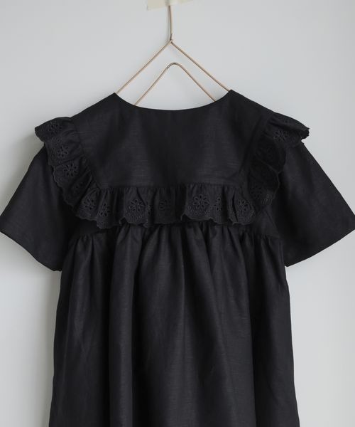 LOWRYS FARM（ローリーズファーム）の「シシュウＢＩＧカラーワンピース　960781（ワンピース・キッズ・ホワイト/ブラック/ベージュ・110cm/120cm/130cm/140cm/150cm）」の4枚目の写真