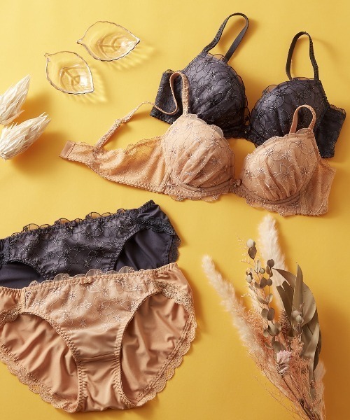 tutuanna（チュチュアンナ）の「ブラジャーショーツセット　[運命のブラ]ルミエールブーケブラ&ショーツセット（ブラ&ショーツ・レディース・ピンク/グレー/グリーン/オフホワイト/ターメリック/グレイッシュブルー/ピンク系その他・D65/C70/A70/A75/D70/E70/B65/C65/C75/E65/E75/B75/B70/A65/D75/C80/E80/E75L/E75M/C75L/D75L/D75M）」の12枚目の写真
