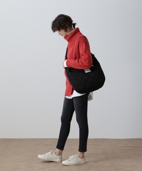 AVIREX（アヴィレックス）の「【限定】BONDING QUILTING SHOULDER BAG/ボンディング キルティングショルダーバッグ（ショルダーバッグ・レディース・オレンジ/ブラック/オリーブ/ネイビー/マスタード・FREE/F）」の13枚目の写真