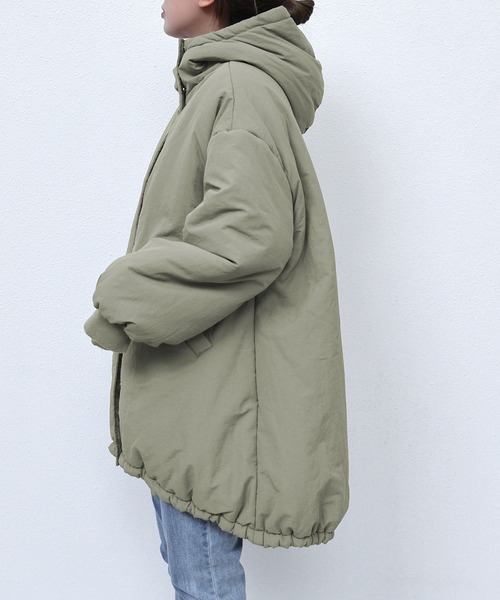 andme（アンドミー）の「オーバーサイズフーディ中綿ダウンコート（ダウンジャケット/コート・レディース・ライトカーキ/アイボリー/ブラック・M/S）」の17枚目の写真