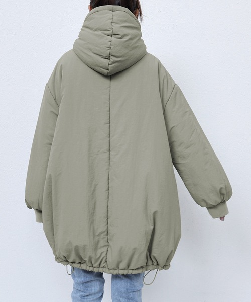 andme（アンドミー）の「オーバーサイズフーディ中綿ダウンコート（ダウンジャケット/コート・レディース・ライトカーキ/アイボリー/ブラック・M/S）」の21枚目の写真