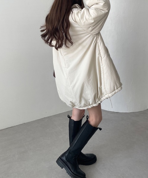 andme（アンドミー）の「オーバーサイズフーディ中綿ダウンコート（ダウンジャケット/コート・レディース・ライトカーキ/アイボリー/ブラック・M/S）」の10枚目の写真