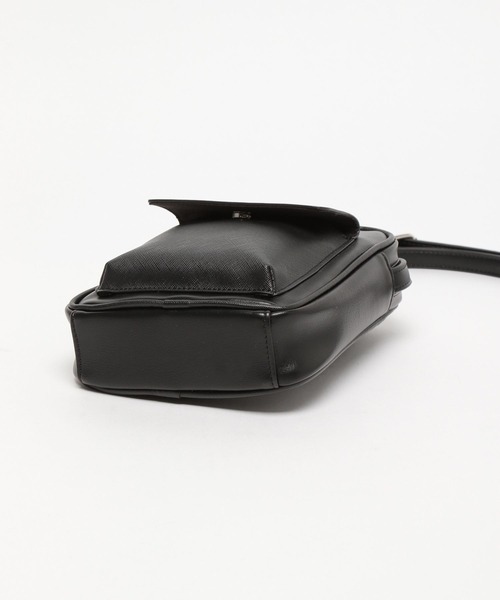 LAKOLE（ラコレ）の「FLフラップミニショルダー / 969627（ショルダーバッグ・メンズ・モカ/ブラック/グレイッシュベージュ・FREE）」の7枚目の写真