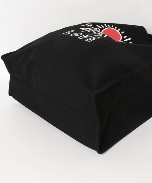 Keith Haring（キース・ヘリング）の「【 Keith Haring / キースへリング 】 アートプリント スクエア トート バッグ（トートバッグ・メンズ・ホワイト系2/ブラック系1/ブラック系2/ホワイト系1・FREE）」の6枚目の写真