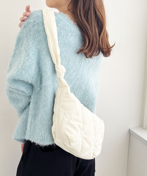 GeeRA（ジーラ）の「キルティングショルダー（ショルダーバッグ・レディース・ブラック/オフホワイト・FREE）」の3枚目の写真