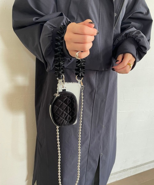 Me%（ミィパーセント）の「フリル2WAYモバイルストラップ　977890（スマホグッズ・レディース・ブラック/アイボリー/ホワイト/グレー・FREE）」の5枚目の写真