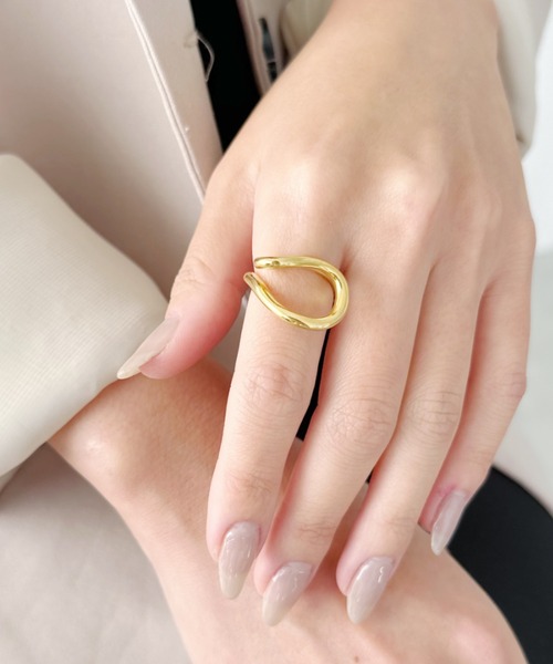 sowang（ソワン）の「【ステンレス】 ぷっくりヒネリデザインリング（リング・レディース・シルバー/ゴールド・13/11）」の2枚目の写真