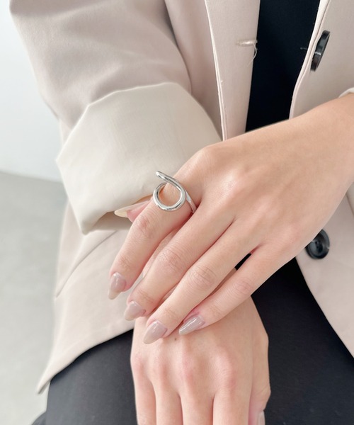 sowang（ソワン）の「【ステンレス】 ぷっくりヒネリデザインリング（リング・レディース・シルバー/ゴールド・13/11）」の3枚目の写真