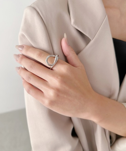 sowang（ソワン）の「【ステンレス】 ぷっくりヒネリデザインリング（リング・レディース・シルバー/ゴールド・13/11）」の6枚目の写真