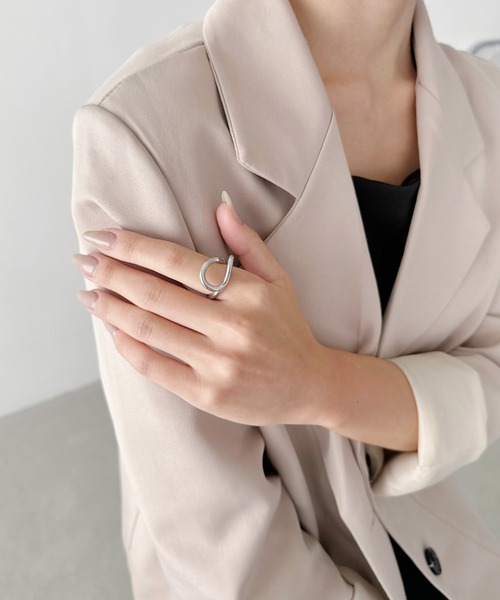 sowang（ソワン）の「【ステンレス】 ぷっくりヒネリデザインリング（リング・レディース・シルバー/ゴールド・13/11）」の7枚目の写真