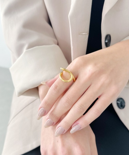 sowang（ソワン）の「【ステンレス】 ぷっくりヒネリデザインリング（リング・レディース・シルバー/ゴールド・13/11）」の10枚目の写真
