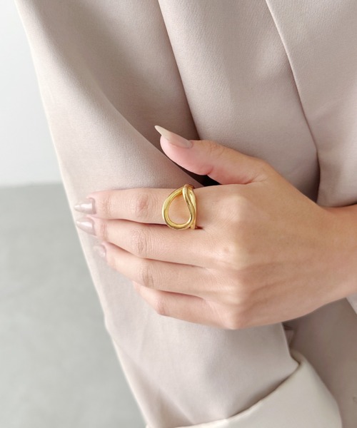 sowang（ソワン）の「【ステンレス】 ぷっくりヒネリデザインリング（リング・レディース・シルバー/ゴールド・13/11）」の11枚目の写真