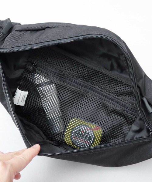 MEI（メイ）の「軽量 ポリエステル ウエストポーチ（ボディバッグ/ウエストポーチ・メンズ・ブラック・FREE）」の14枚目の写真