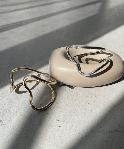 CLEIO（クレイオ）の「【cheriella】ニュアンスカーブダブルリングバングル（バングル/リストバンド・レディース・シルバー/ゴールド・FREE）」の15枚目の写真