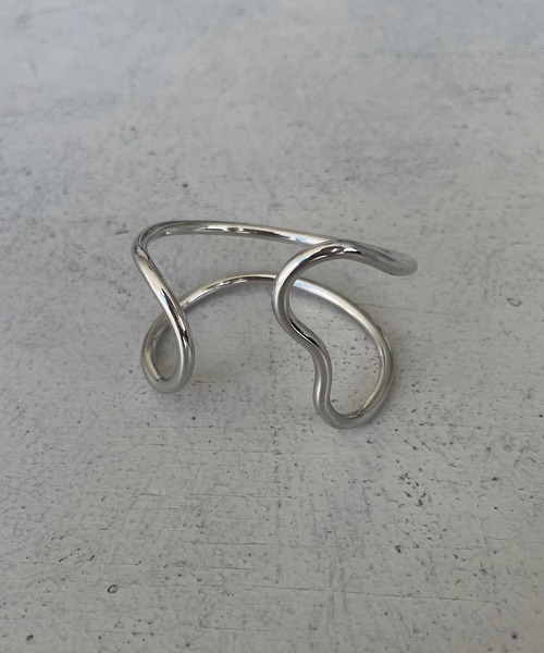 CLEIO（クレイオ）の「【cheriella】ニュアンスカーブダブルリングバングル（バングル/リストバンド・レディース・シルバー/ゴールド・FREE）」の10枚目の写真