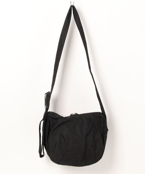 UNIVERSAL OVERALL（ユニバーサルオーバーオール）の「UNIVERSAL OVERALL / GABARDINE HOBO SHOULDER (M) / UVO-157（ショルダーバッグ・レディース・ブラック/カーキ/ベージュ・ONESIZE）」の4枚目の写真