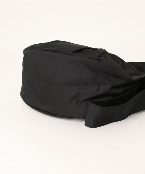 UNIVERSAL OVERALL（ユニバーサルオーバーオール）の「UNIVERSAL OVERALL / GABARDINE HOBO SHOULDER (M) / UVO-157（ショルダーバッグ・レディース・ブラック/カーキ/ベージュ・ONESIZE）」の5枚目の写真