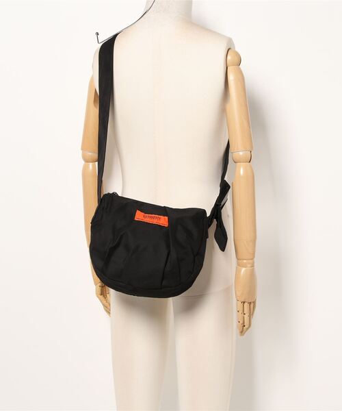 UNIVERSAL OVERALL（ユニバーサルオーバーオール）の「UNIVERSAL OVERALL / GABARDINE HOBO SHOULDER (M) / UVO-157（ショルダーバッグ・レディース・ブラック/カーキ/ベージュ・ONESIZE）」の9枚目の写真