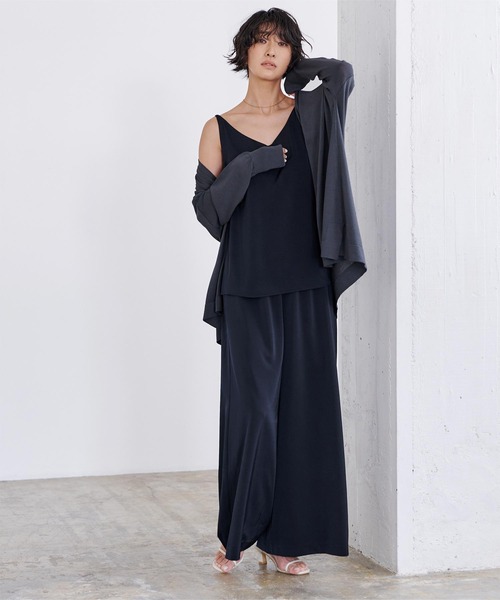 UR'S（ユアーズ）の「Vネックサテンキャミソール（キャミソール・レディース・ブルー/ベージュ/ネイビー・S/M/L）」の7枚目の写真