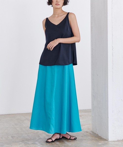 UR'S（ユアーズ）の「Vネックサテンキャミソール（キャミソール・レディース・ブルー/ベージュ/ネイビー・S/M/L）」の16枚目の写真