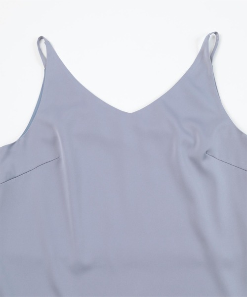 UR'S（ユアーズ）の「Vネックサテンキャミソール（キャミソール・レディース・ブルー/ベージュ/ネイビー・S/M/L）」の11枚目の写真