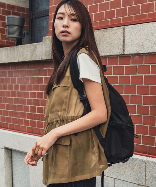 KiU(キウ)の「パッカブルドローストリングバックパック(バックパック/リュック・メンズ・ベージュ/カーキ/ブラック・FREE)」の14枚目の写真