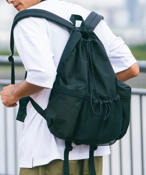 KiU(キウ)の「パッカブルドローストリングバックパック(バックパック/リュック・メンズ・ベージュ/カーキ/ブラック・FREE)」の15枚目の写真