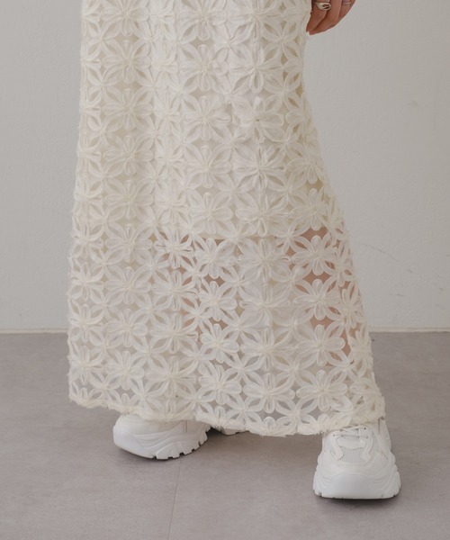 Kastane（カスタネ）の「【WEB限定/ウエストゴム/ペチコート付き】フラワーシアースカート（スカート・レディース・ブラック/アイボリー・FREE）」の4枚目の写真