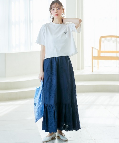 miclat（ミクラ）の「大きいサイズ　クロップドコンパクトロゴＴシャツ　miclat（Tシャツ/カットソー・レディース・ブラック/ホワイト・L/5L/4L/3L/LL）」の5枚目の写真