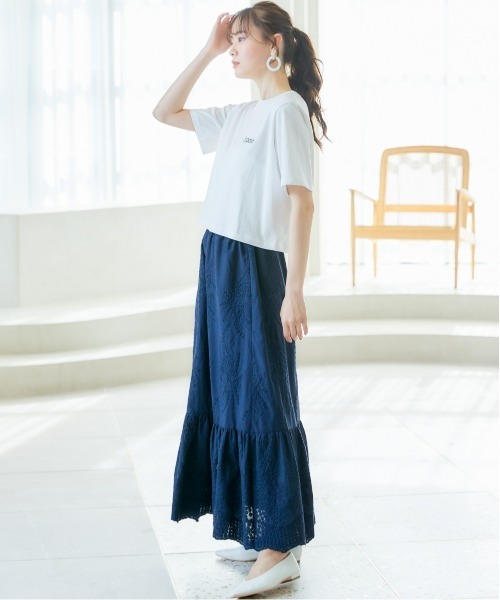 miclat（ミクラ）の「大きいサイズ　クロップドコンパクトロゴＴシャツ　miclat（Tシャツ/カットソー・レディース・ブラック/ホワイト・L/5L/4L/3L/LL）」の18枚目の写真