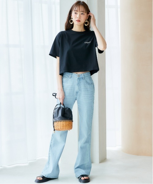 miclat（ミクラ）の「大きいサイズ　クロップドコンパクトロゴＴシャツ　miclat（Tシャツ/カットソー・レディース・ブラック/ホワイト・L/5L/4L/3L/LL）」の4枚目の写真