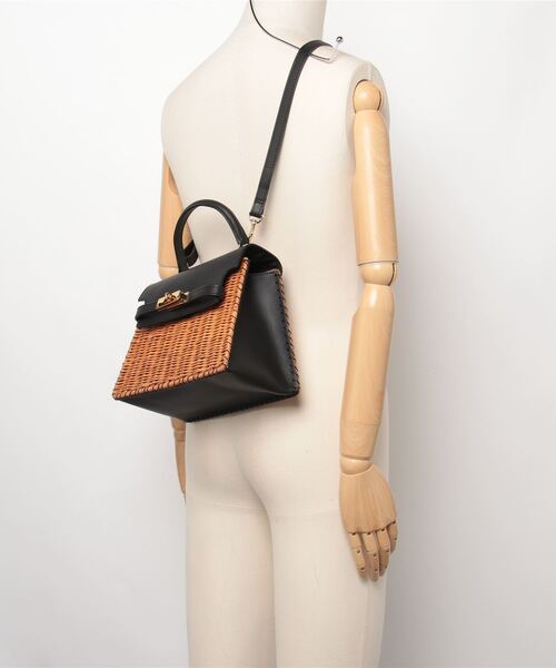 The Bagmati（ザバグマティ）の「BAGMATI LEATHER COMBINATION 2WAY SHOULDER BAG バグマティ レザー使い かごバッグ　ショルダー（ショルダーバッグ・レディース・ブラック・FREE）」の4枚目の写真