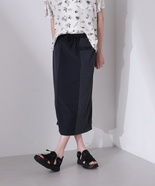 AVIREX（アヴィレックス）の「《直営店限定》FADE WASH WAFFLE DOCKNG SKIRT/フェイドウォッシュ ワッフルドッキングスカート（スカート・レディース・ブラック/サックスブルー/アイボリー・FREE）」の4枚目の写真