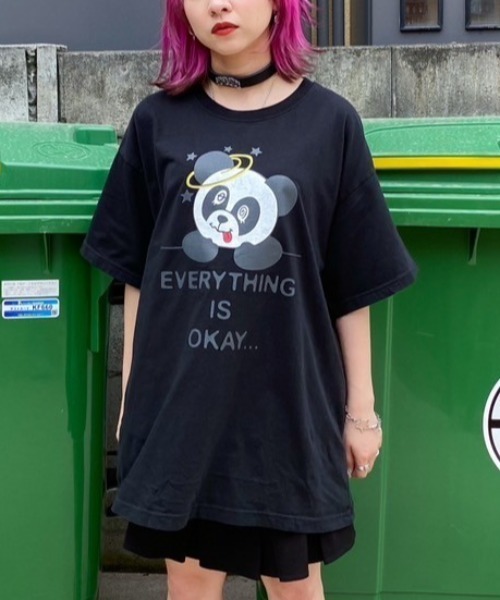 Candy Stripper(キャンディストリッパー)の「EVERYTHING IS OKAY BIG Tシャツ(Tシャツ/カットソー・レディース・ブラック/オフホワイト/パープル・2)」の1枚目の写真