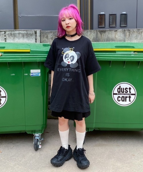Candy Stripper(キャンディストリッパー)の「EVERYTHING IS OKAY BIG Tシャツ(Tシャツ/カットソー・レディース・ブラック/オフホワイト/パープル・2)」の16枚目の写真