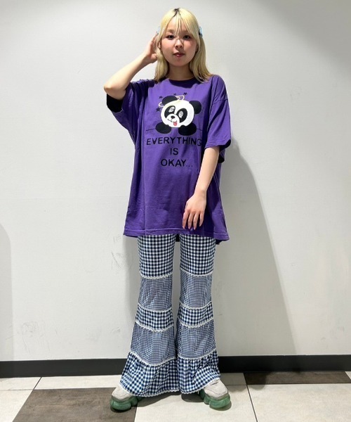 Candy Stripper(キャンディストリッパー)の「EVERYTHING IS OKAY BIG Tシャツ(Tシャツ/カットソー・レディース・ブラック/オフホワイト/パープル・2)」の12枚目の写真