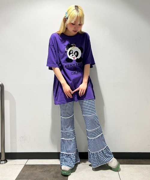 Candy Stripper(キャンディストリッパー)の「EVERYTHING IS OKAY BIG Tシャツ(Tシャツ/カットソー・レディース・ブラック/オフホワイト/パープル・2)」の11枚目の写真