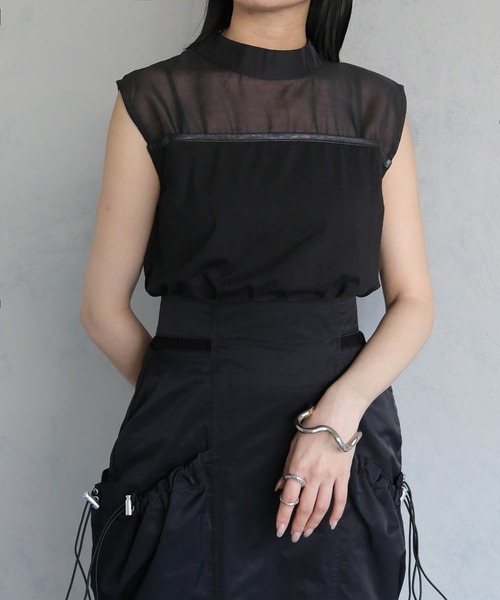&g'aime（アンジェム）の「【&g’aime】合皮パイピングノースリトップス（Tシャツ/カットソー・レディース・ブラック/ホワイト・FREE）」の3枚目の写真