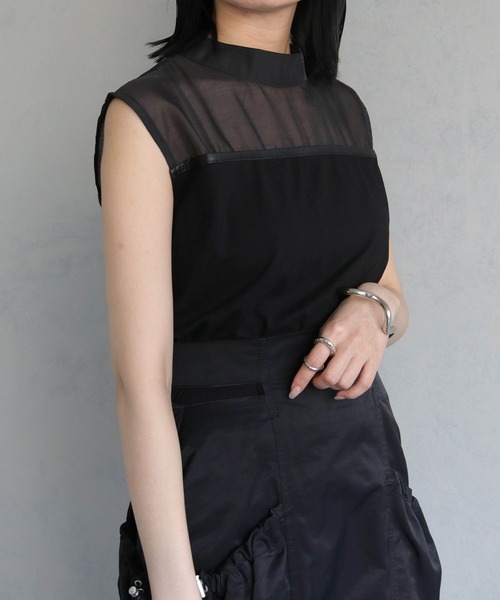 &g'aime（アンジェム）の「【&g’aime】合皮パイピングノースリトップス（Tシャツ/カットソー・レディース・ブラック/ホワイト・FREE）」の5枚目の写真