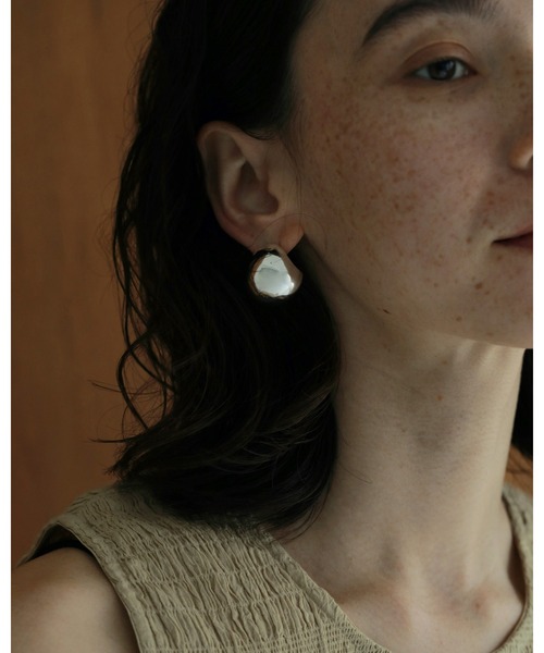 anuke（アンヌーク）の「Volume Ball Pierce（ピアス（両耳用）・レディース・シルバー/ゴールド・FREE）」の3枚目の写真