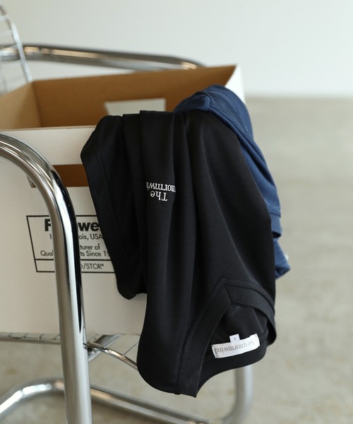 The unormwind（ザアンノームワインド）の「シティフットボールユニフォーム裾ドローコードダブル胸刺繍ロゴ半袖VネックTシャツ（Tシャツ/カットソー・メンズ・ブラック/ホワイト/ネイビー・S/M/L/XL）」の5枚目の写真