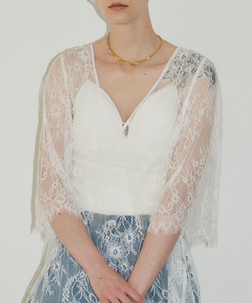 LA BELLE ETUDE（ラベルエチュード）の「総レースVネック