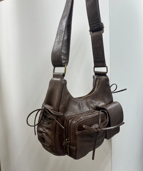 one after another NICE CLAUP（ワンアフターアナザーナイスクラップ）の「ドロストポケットショルダーバッグ（ショルダーバッグ・レディース・ブラック/ダークブラウン/ピンク/アイボリー・FREE）」の6枚目の写真